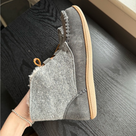 MinneTonka Slippers NWT - Picture 4 of 9